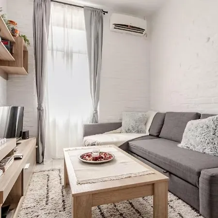 Avalavanda Slavija Apartment *